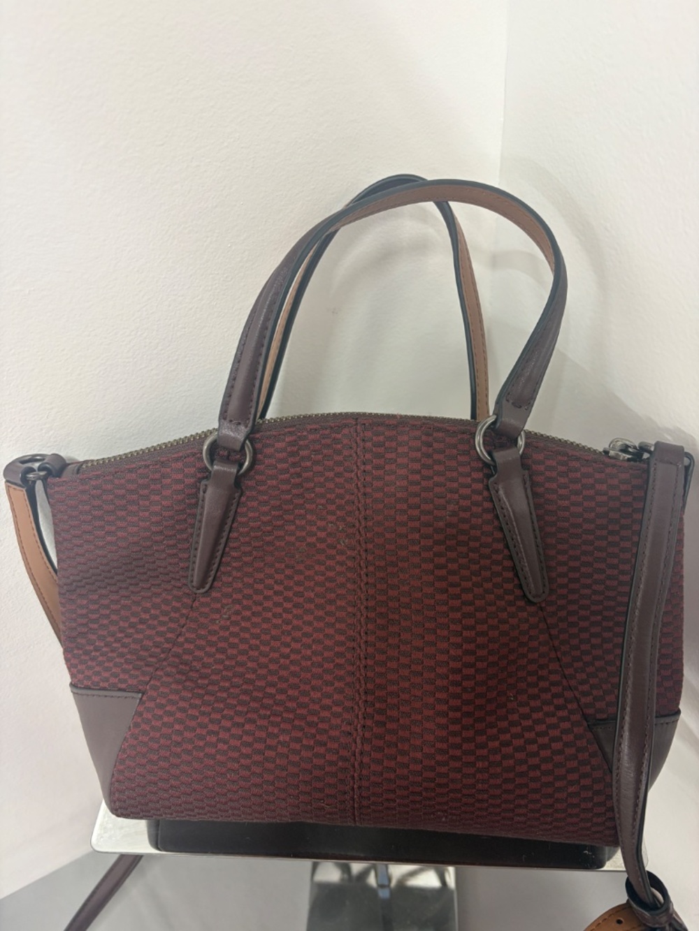 Coach Small Kelsey Sat gel in Red Legacy Jacquard Fabric w/ Leather Trim - Picture 3 of 5